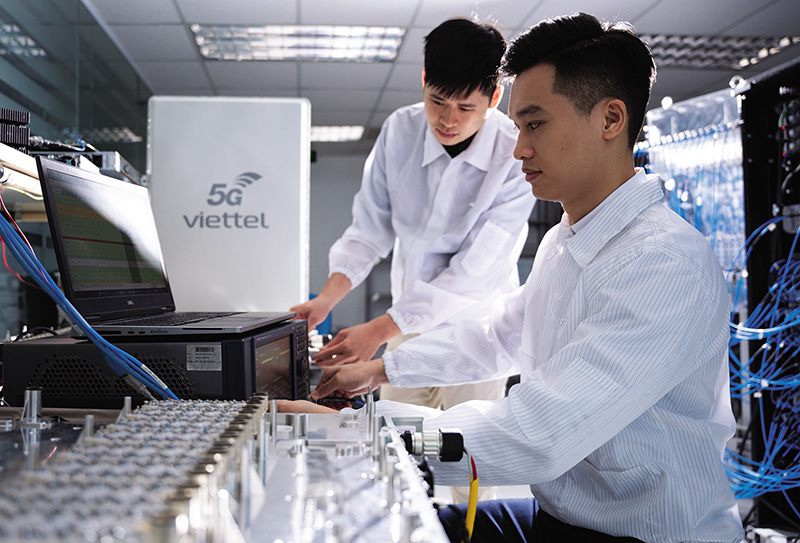 https://vietq.vn/Images/xuanluong/2026/05/19/Nghiên%20cứu%20công%20nghệ%20chiến%20lược%20trong%20phòng%20thí%20nghiệm%20của%20Viettel.jpg